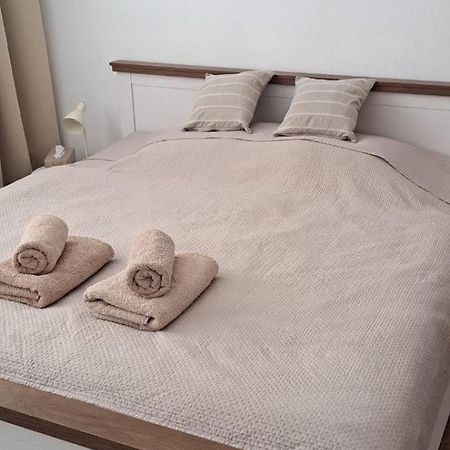 Utulny Apartman Blizko Centra Michalovce Buitenkant foto