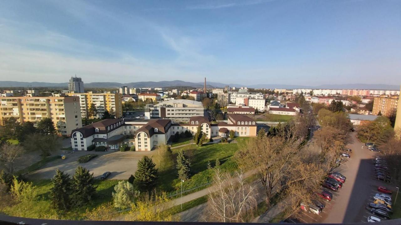 Utulny Apartman Blizko Centra Michalovce Buitenkant foto