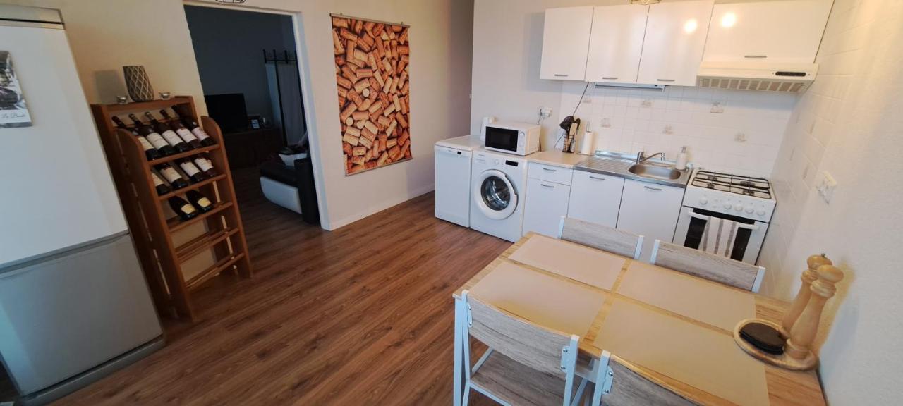 Utulny Apartman Blizko Centra Michalovce Buitenkant foto