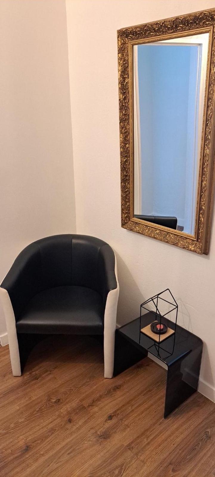 Utulny Apartman Blizko Centra Michalovce Buitenkant foto