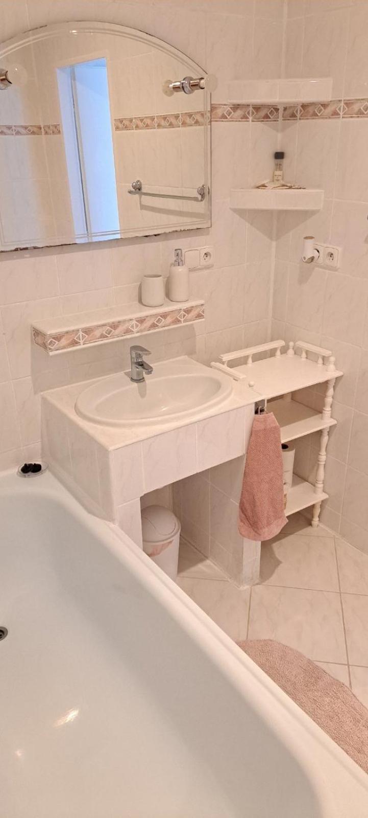 Utulny Apartman Blizko Centra Michalovce Buitenkant foto